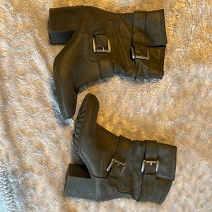 Gray winter boots size 8